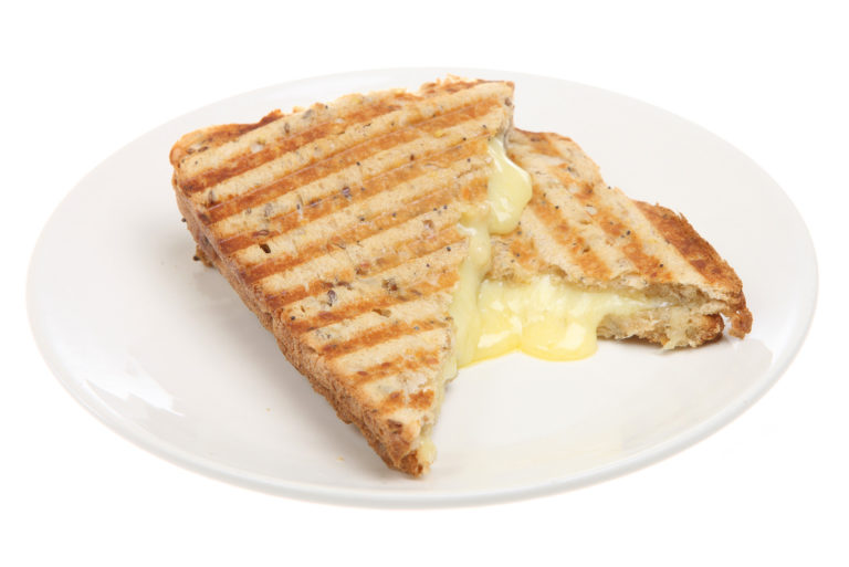 Tosti uit de oven Goudse Boerenkaas, pesto en parmaham Recept Kaas.nl Tosti uit de oven Goudse Boerenkaas, pesto en parmaham Recept Kaas.nl